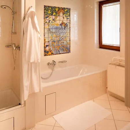 Zu Kuerenberg 4* Bergham