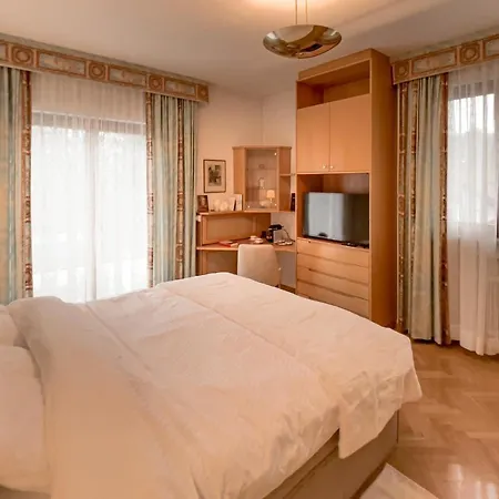 Bed & Breakfast Zu Kuerenberg 4*