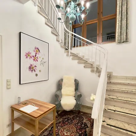 Zu Kuerenberg Nocleg ze śniadaniem 4*