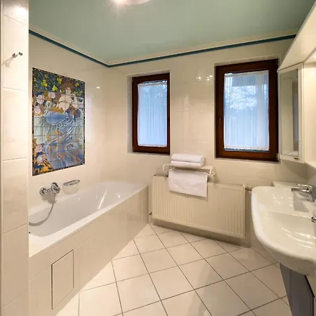 Bed & Breakfast Zu Kuerenberg 4*