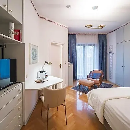 Zu Kuerenberg 4*