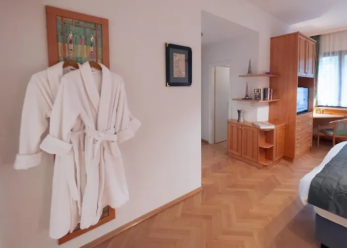 Zu Kuerenberg B&B Bergham