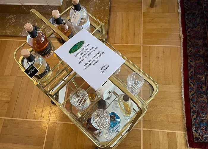 Zu Kuerenberg Bed & Breakfast 4*